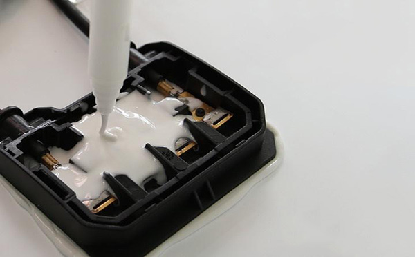 導熱灌封膠在新能源汽車電子上都有哪些應用？
